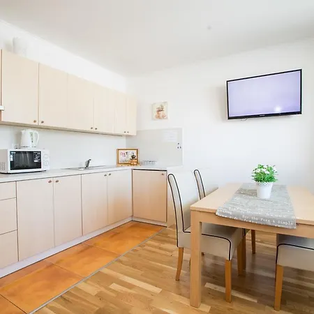 Apartment Pletna *