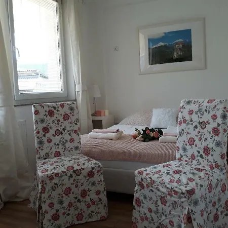 Pletna Apartment *